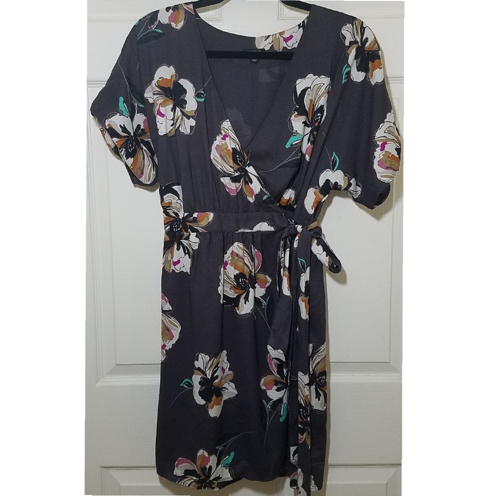 ANN TAYLOR floral dress.  Size Small